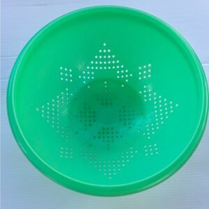 Vintage Tupperware Colander for Retro Kitchen Decor